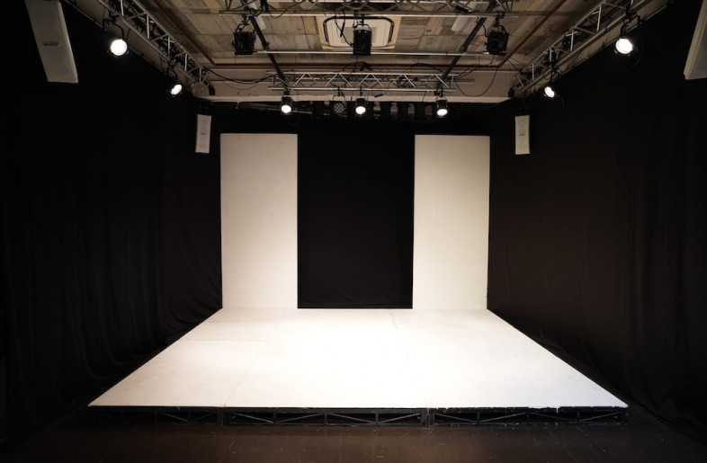 with blackout curtains and troops 1　The first floor can be used not only as a theater, but also as a place of exchange for the community, where various art works can be exhibited, as a meeting space, as an event venue, and as a place for all kinds of creative activities. - 1F Performance Theater